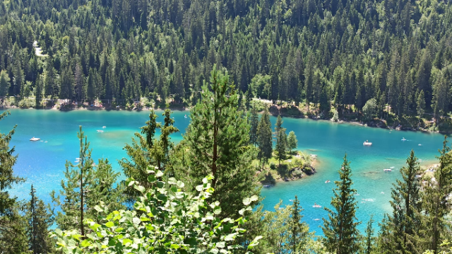スイスの人気スポット、カウマ湖